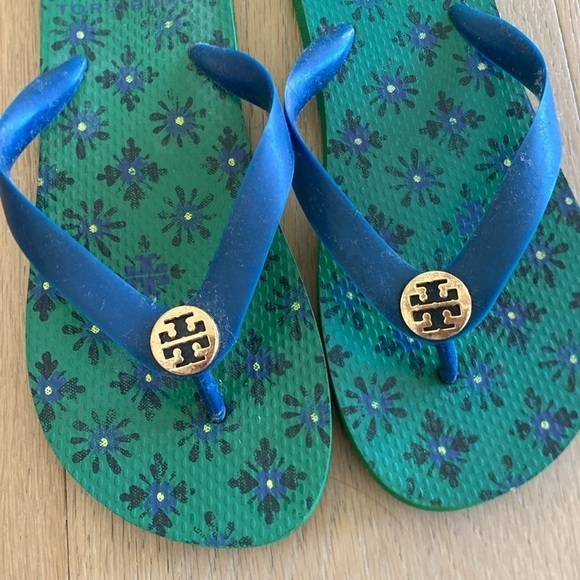 Tory Burch Solid Thin Rubber Flip Flop Sandal 5/6 - Picture 2 of 4